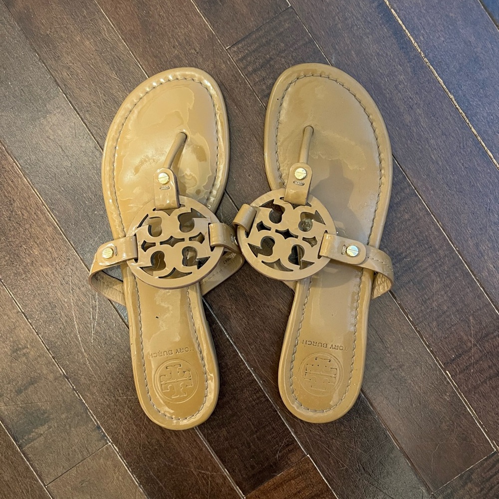 Tory Burch Women's Tan Flats 8